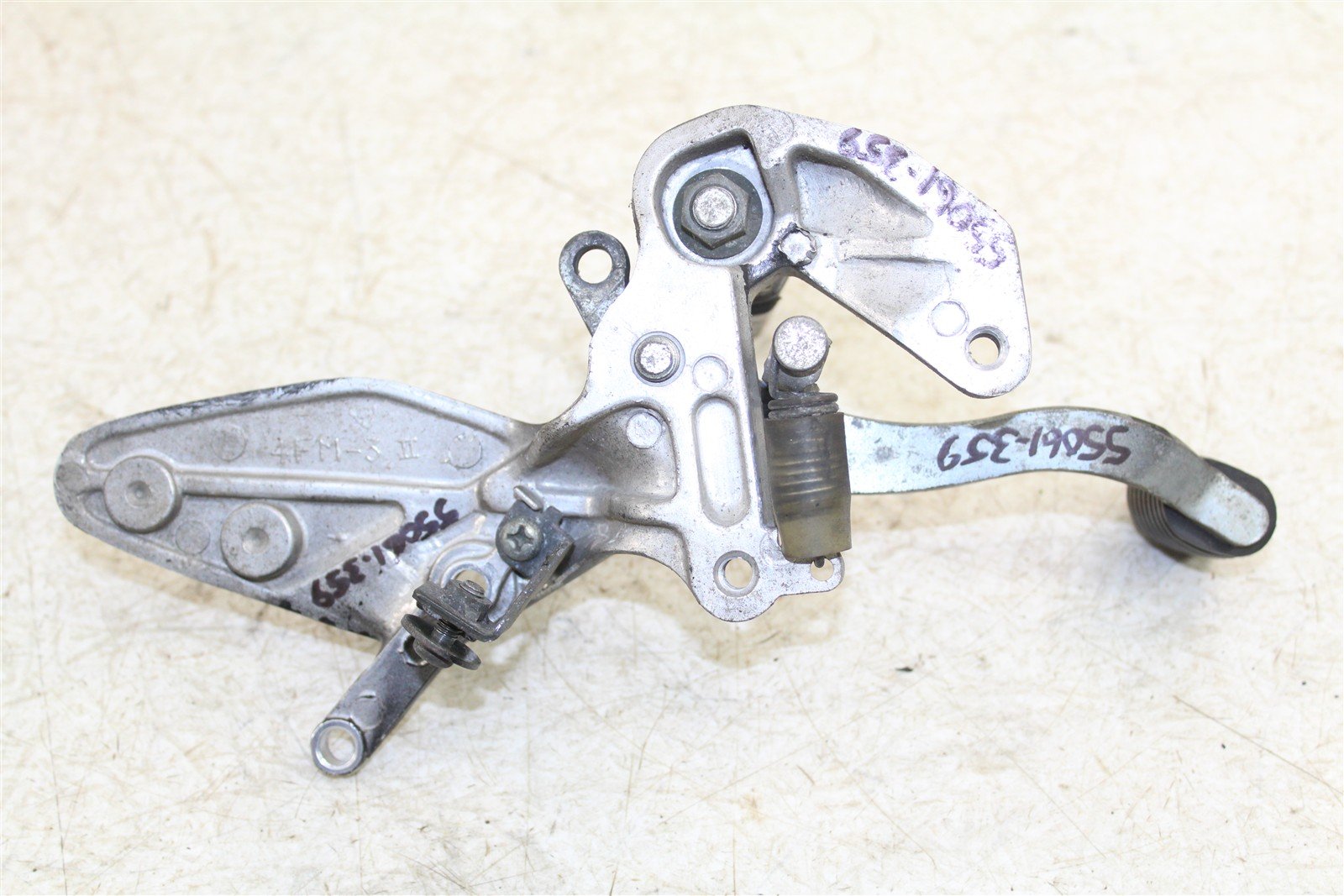 2001 Yamaha YZF 600R Right Foot Peg Mount Bracket Rear Brake Pedal 55061