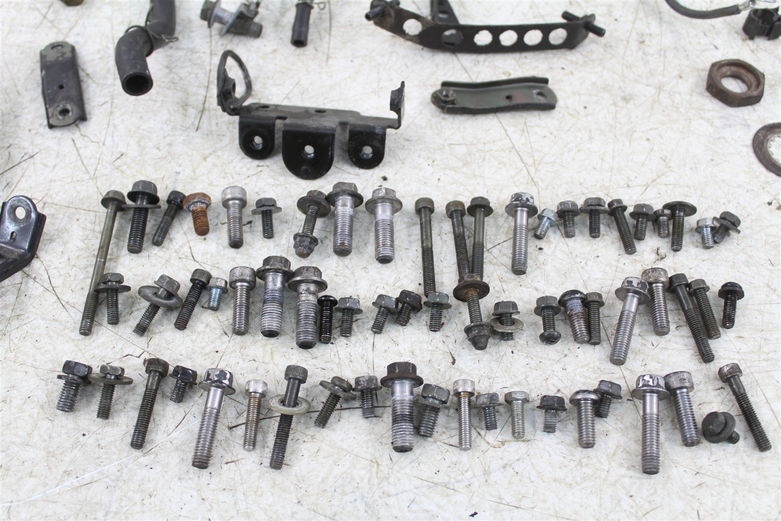 2001 Yamaha YZF 600R Chassis Bolt Kit Hardware Wire Hose Bracket Mount 55061