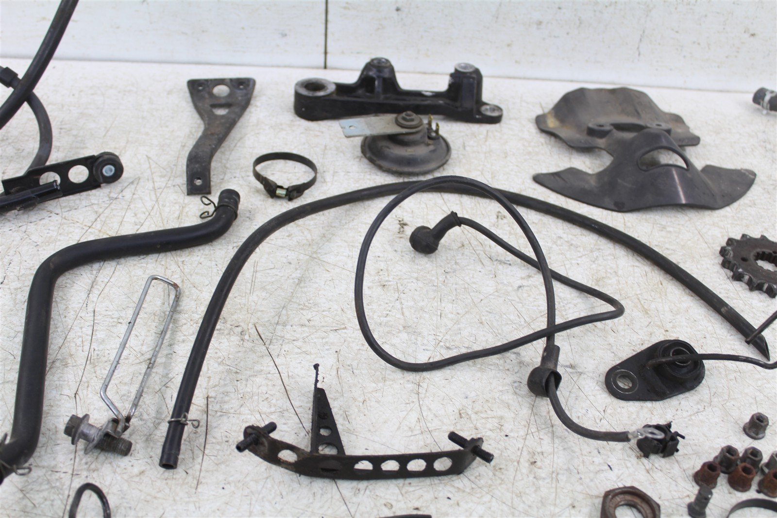 2001 Yamaha YZF 600R Chassis Bolt Kit Hardware Wire Hose Bracket Mount 55061