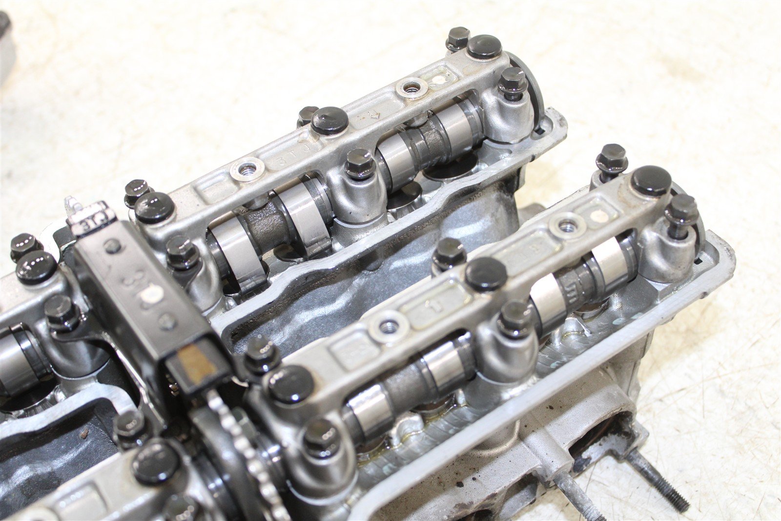 2001 Yamaha YZF 600R Cylinder Head Valve Cover w/ Camshafts Intake Exhaust