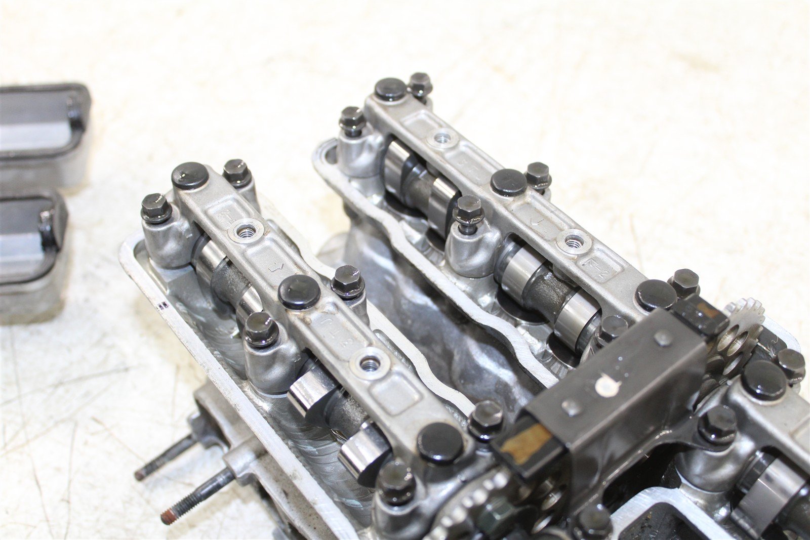 2001 Yamaha YZF 600R Cylinder Head Valve Cover w/ Camshafts Intake Exhaust