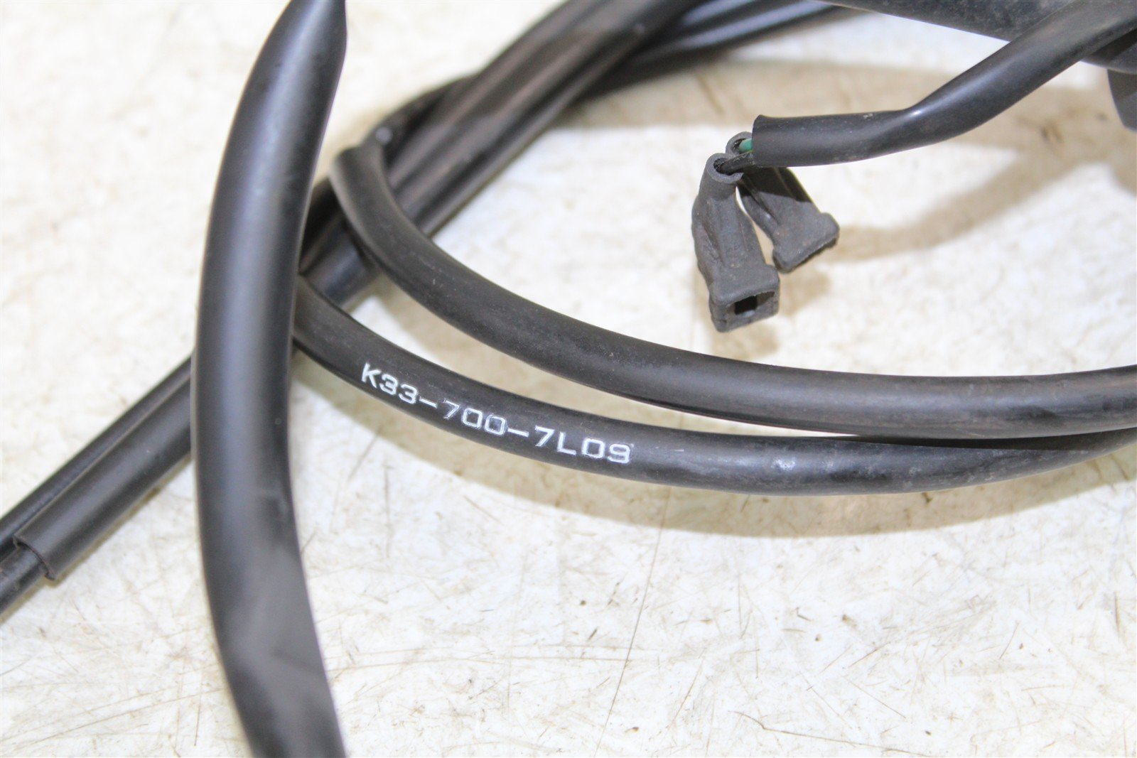 2018 Honda CB 300F Throttle Housing Tube w/ Cables Right Handle Bar Switch 15075