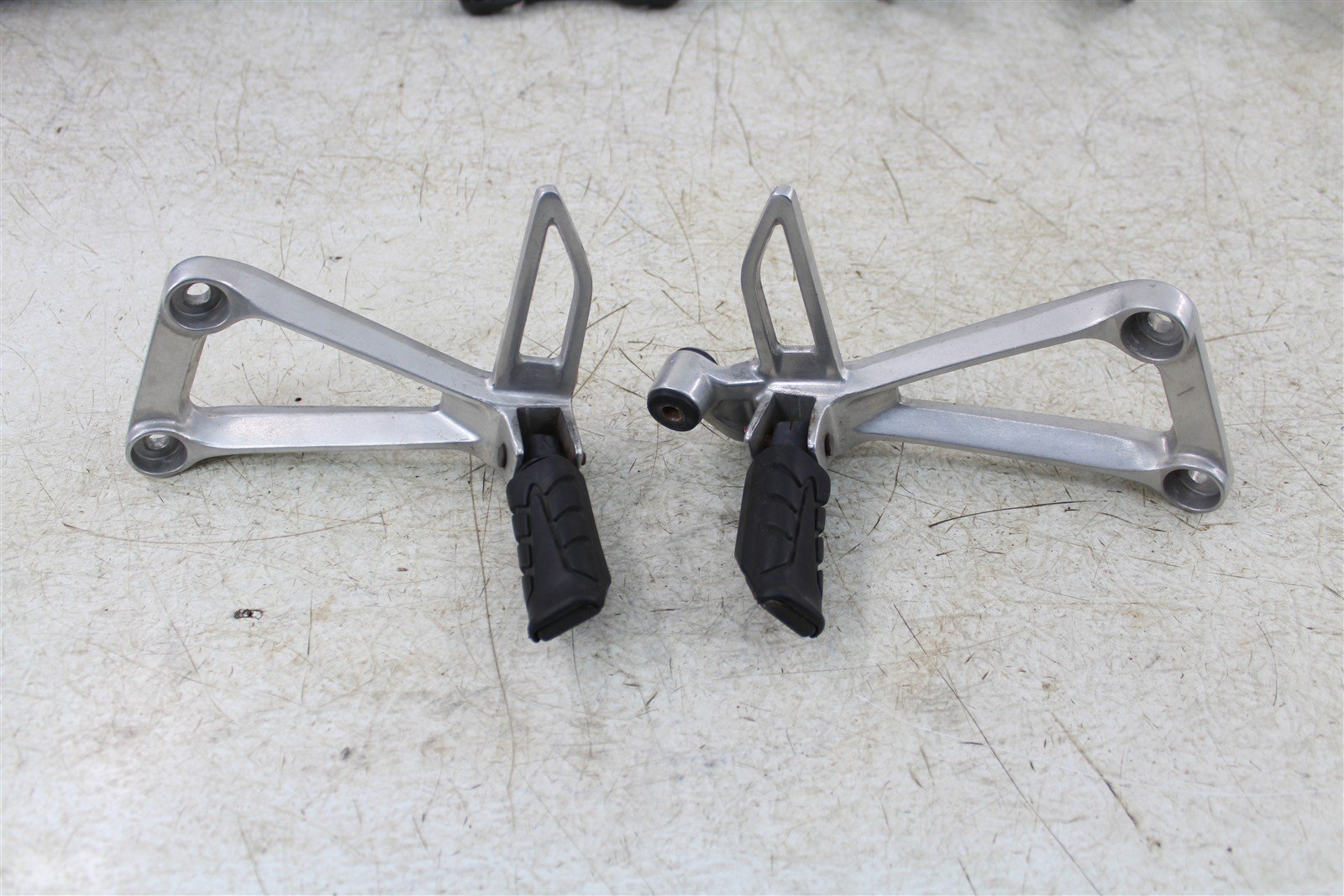 2018 Honda CB 300F Passenger Foot Rest Pegs Set 15075
