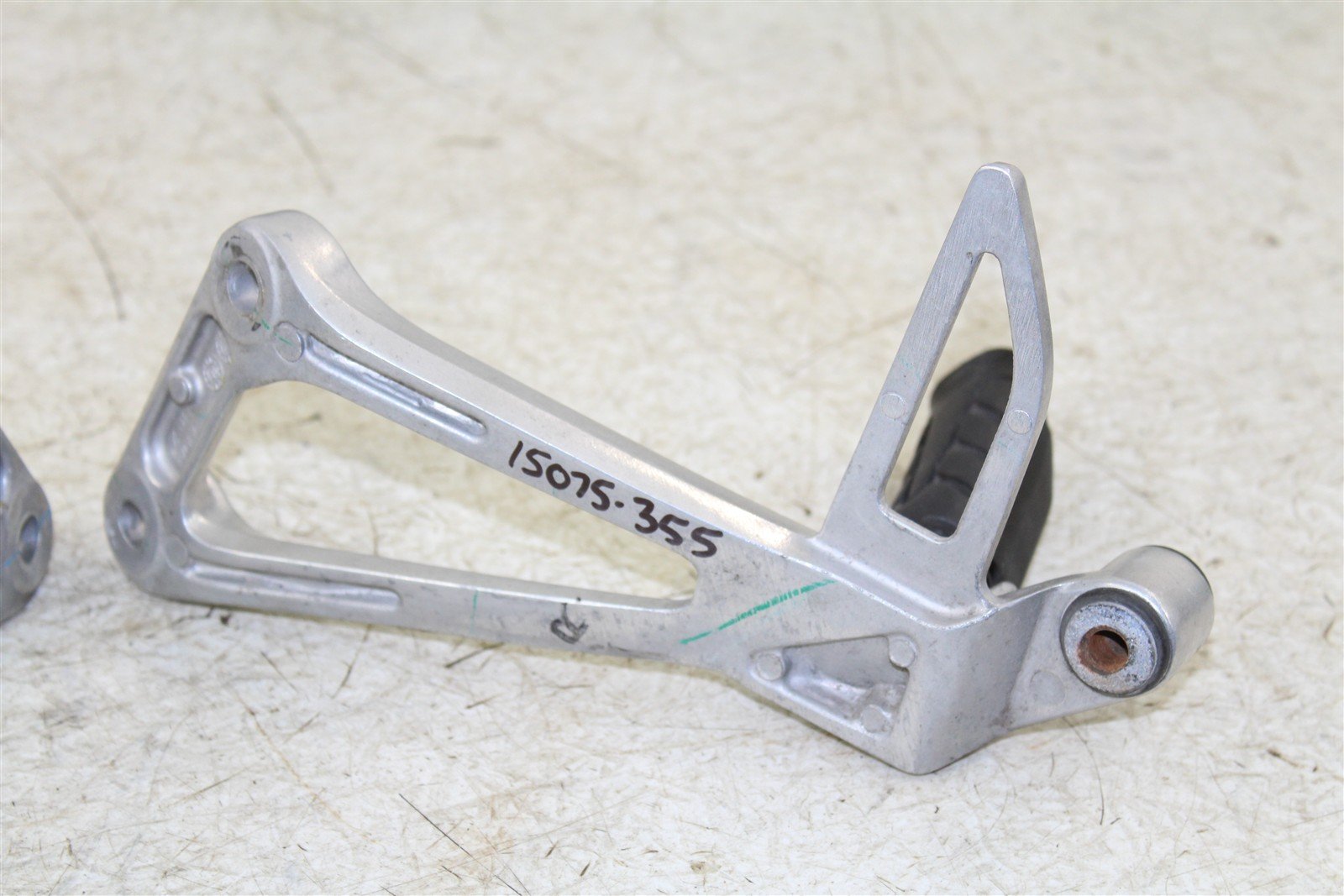 2018 Honda CB 300F Passenger Foot Rest Pegs Set 15075