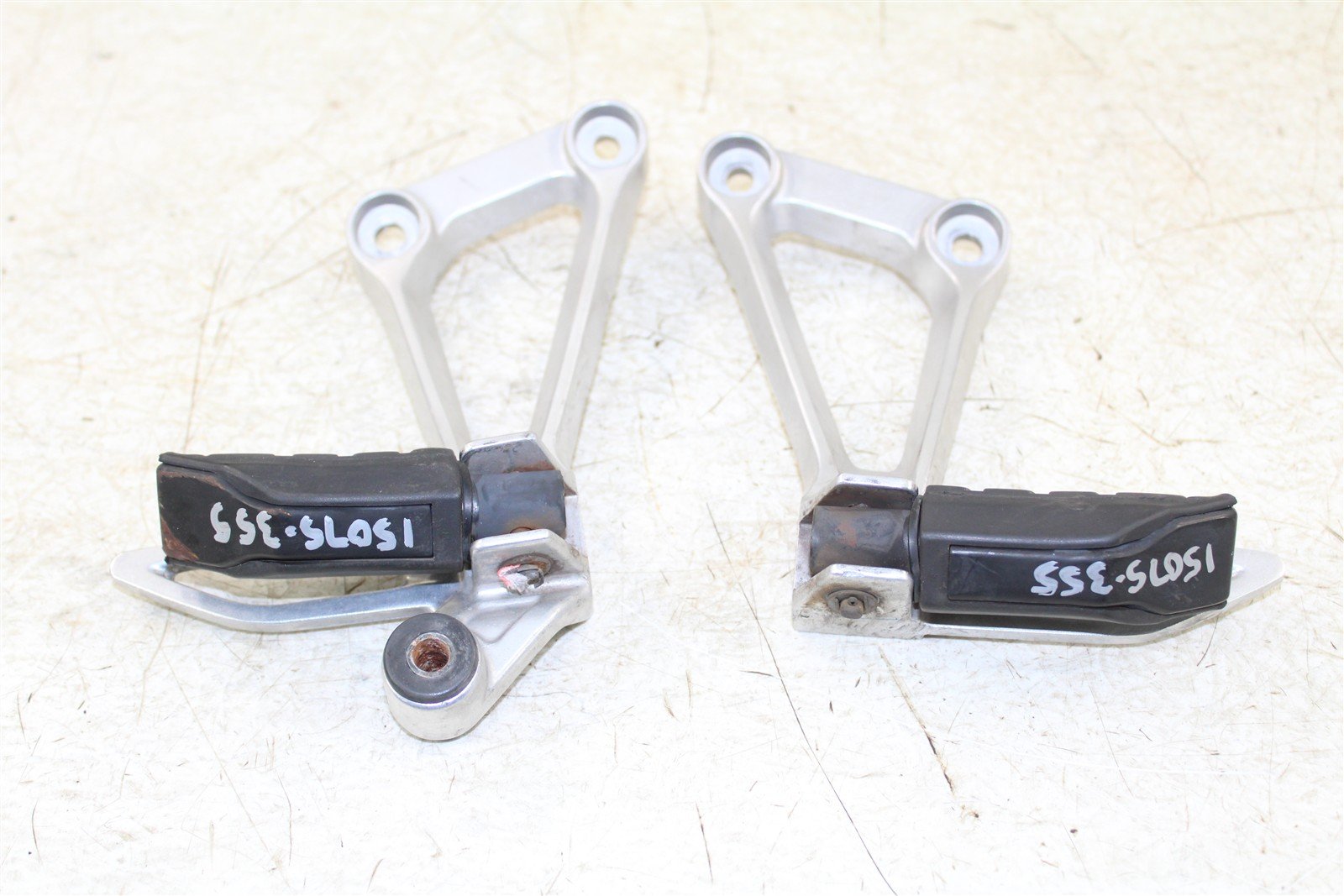 2018 Honda CB 300F Passenger Foot Rest Pegs Set 15075