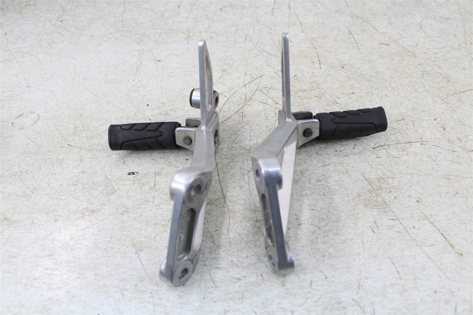 2018 Honda CB 300F Passenger Foot Rest Pegs Set 15075