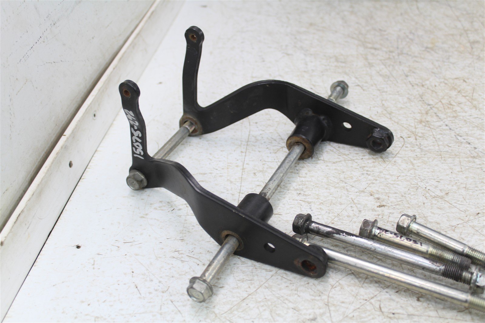 2018 Honda CB 300F Motor Mounts Engine Brackets Hardware 15075
