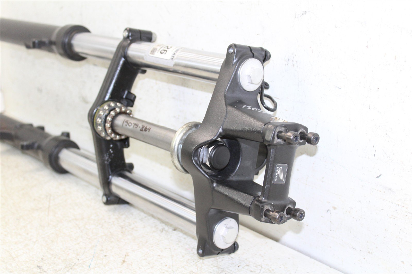 2018 Honda CB 300F Fork Tubes Front Suspension Triple Clamps 15075