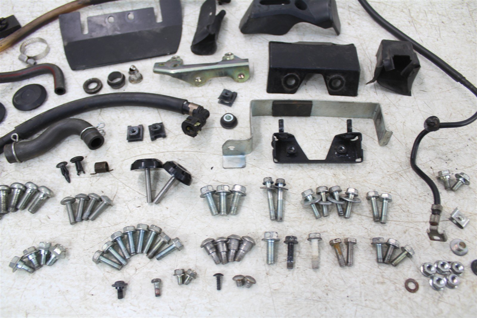 2018 Honda CB 300F Chassis Bolt Kit Hardware Bracket Mount Wire Hose 15075