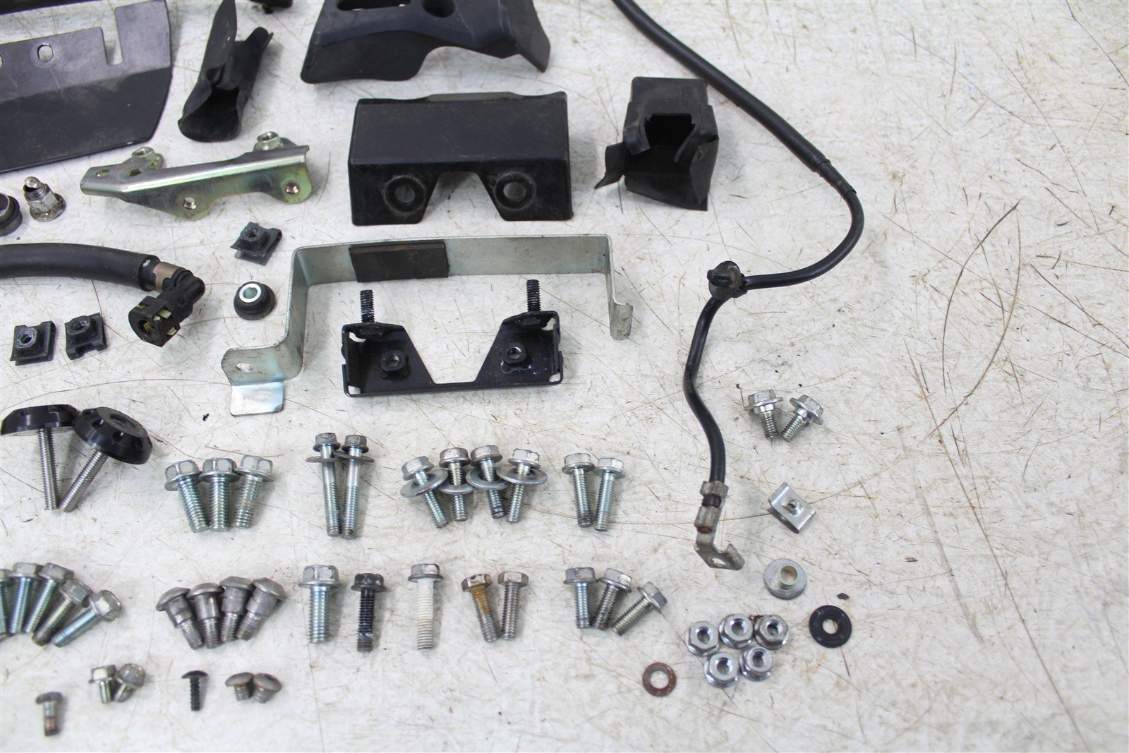 2018 Honda CB 300F Chassis Bolt Kit Hardware Bracket Mount Wire Hose 15075