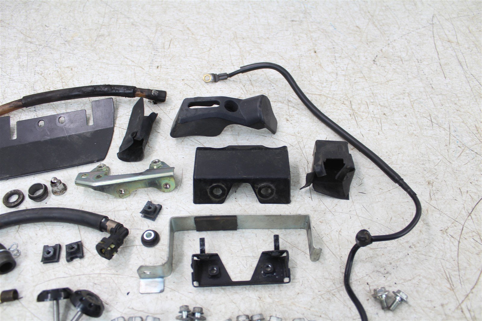 2018 Honda CB 300F Chassis Bolt Kit Hardware Bracket Mount Wire Hose 15075