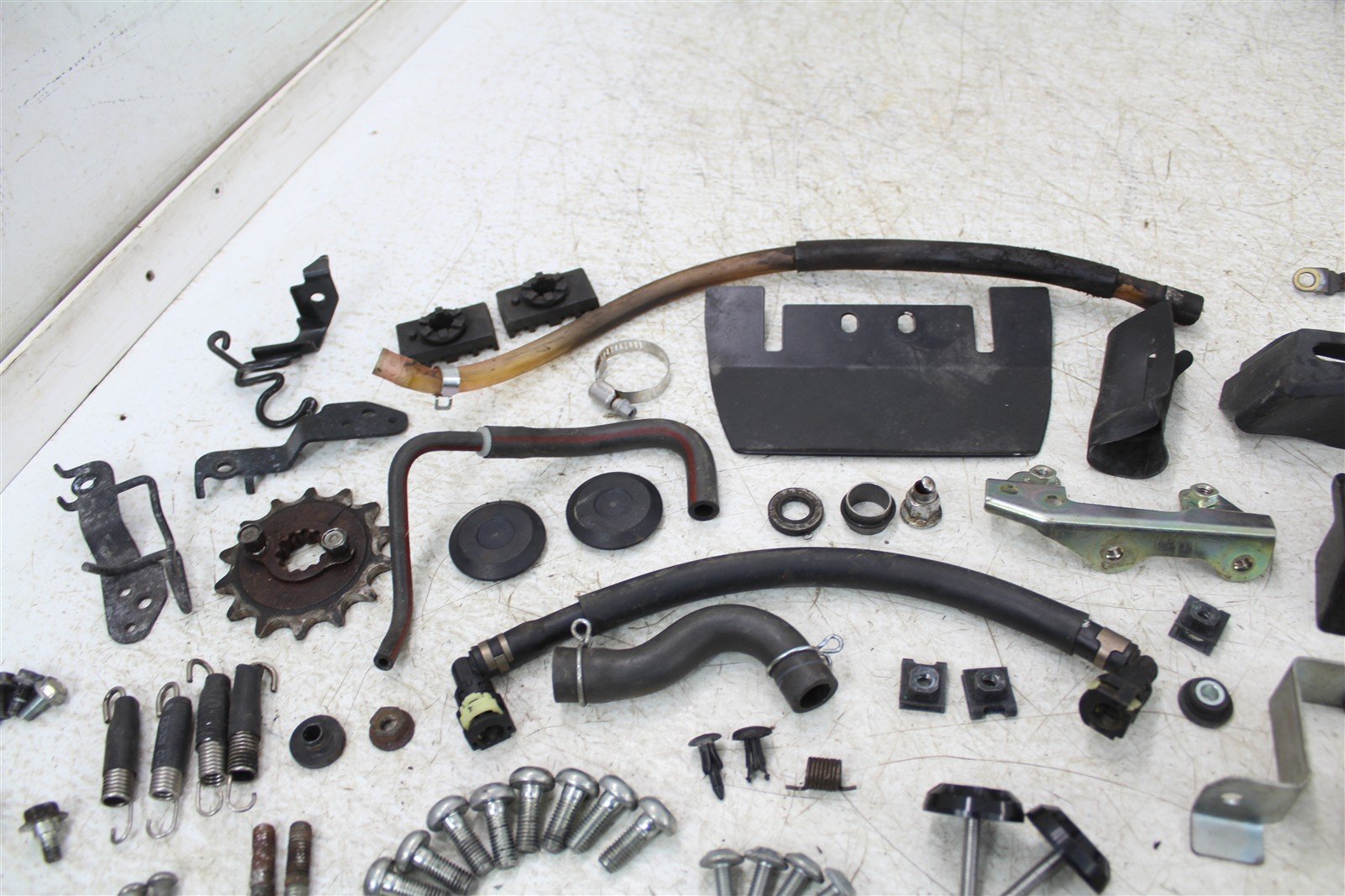 2018 Honda CB 300F Chassis Bolt Kit Hardware Bracket Mount Wire Hose 15075