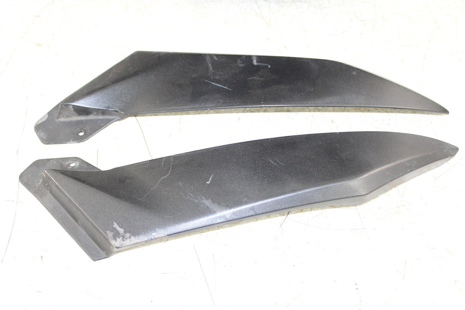 2002 Yamaha R1 Lower Gas Tank Plastic Covers Trim 55063