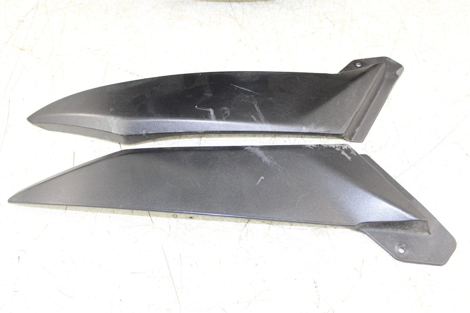 2002 Yamaha R1 Lower Gas Tank Plastic Covers Trim 55063