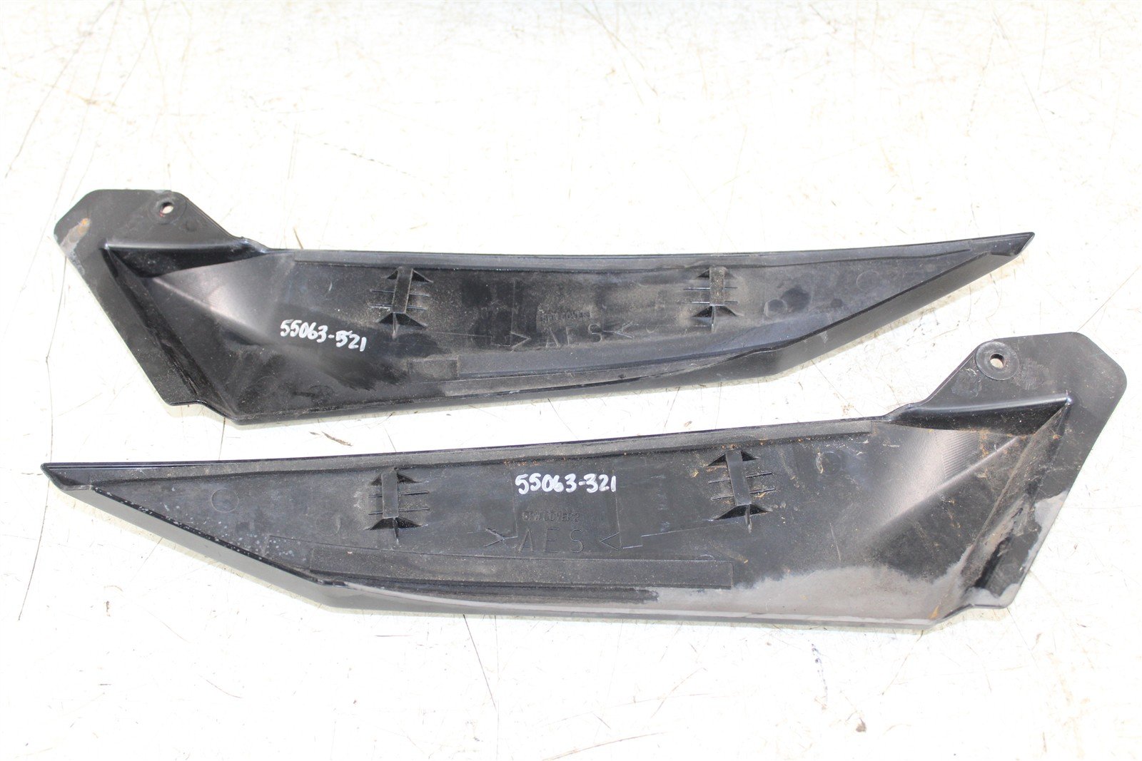 2002 Yamaha R1 Lower Gas Tank Plastic Covers Trim 55063
