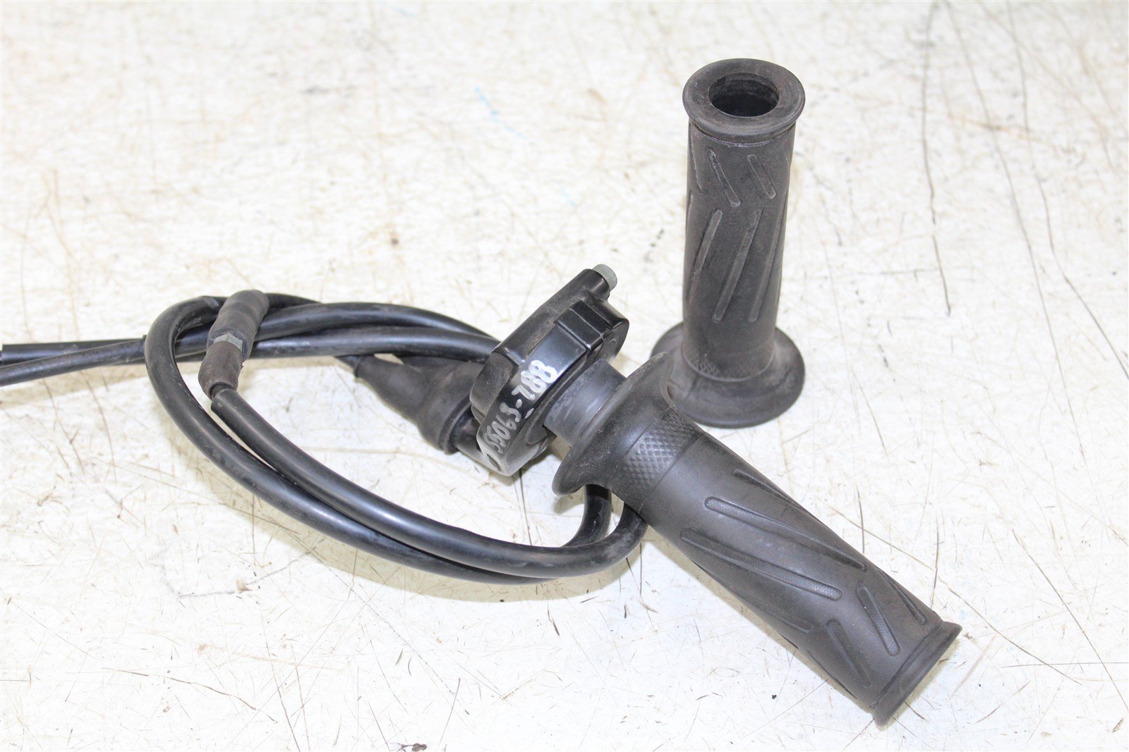 2002 Yamaha R1 Throttle Housing Tube w/ Cables 55063