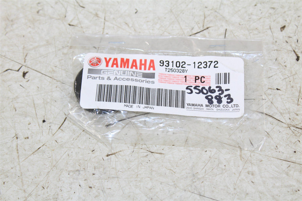 NOS Genuine Yamaha Oil Seal 93102-12372 NEW 55063