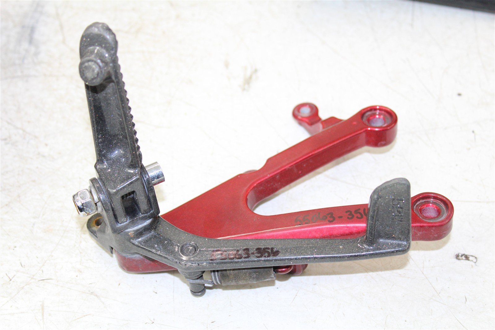2002 Yamaha R1 Right Foot Peg Rest w/ Rear Brake Pedal 55063