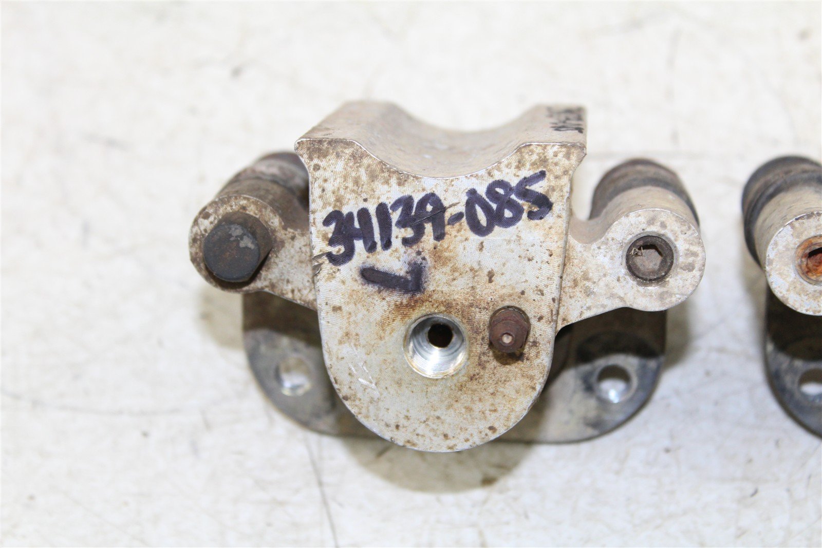 1998 Polaris Sport 400L 2x4 Front Brake Calipers Set Left Right 34139