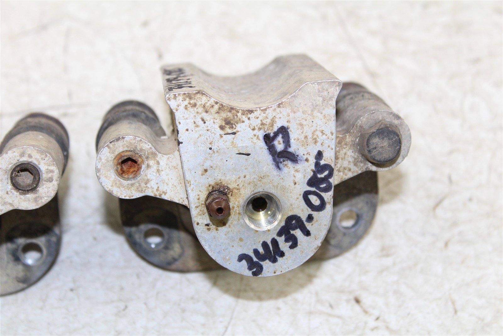 1998 Polaris Sport 400L 2x4 Front Brake Calipers Set Left Right 34139