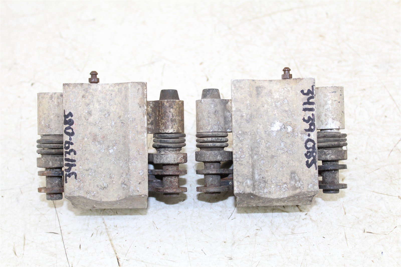 1998 Polaris Sport 400L 2x4 Front Brake Calipers Set Left Right 34139