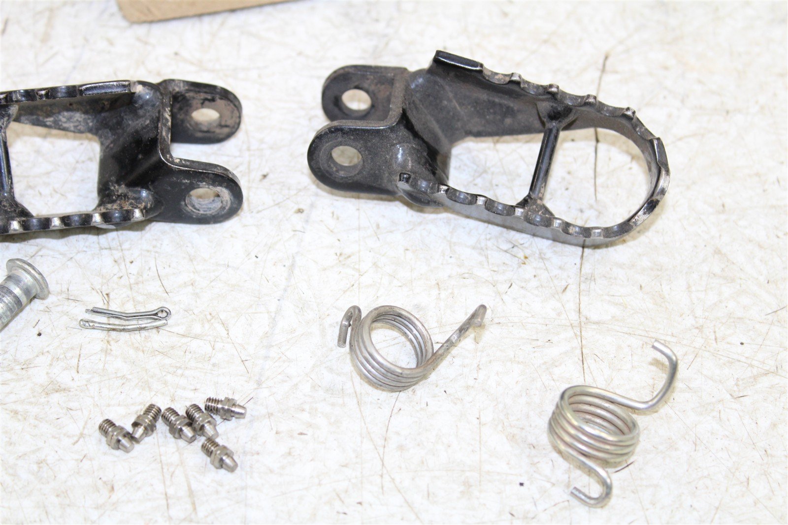 2014 Honda XR 650L Foot Pegs Rests Set Left Right 385G