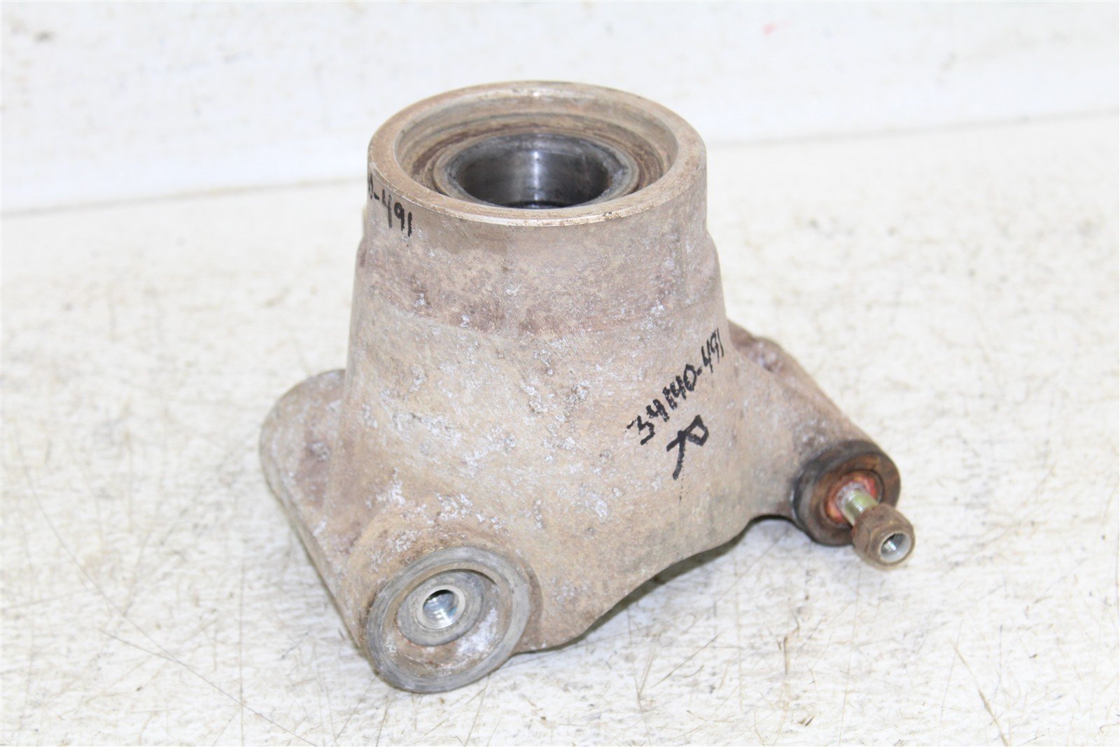 2004 Polaris Sportsman 600 4x4 Knuckle Control Arm Mount Left Right 34140