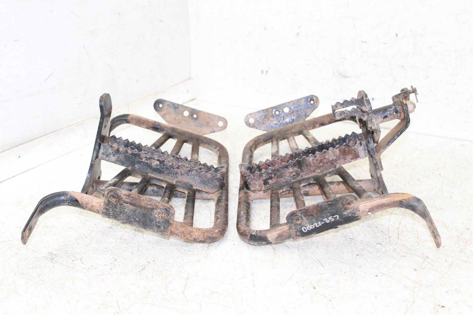 2001 Arctic Cat 250 2x4 Foot Pegs Rests Set w/ Shifter Left Right 00021