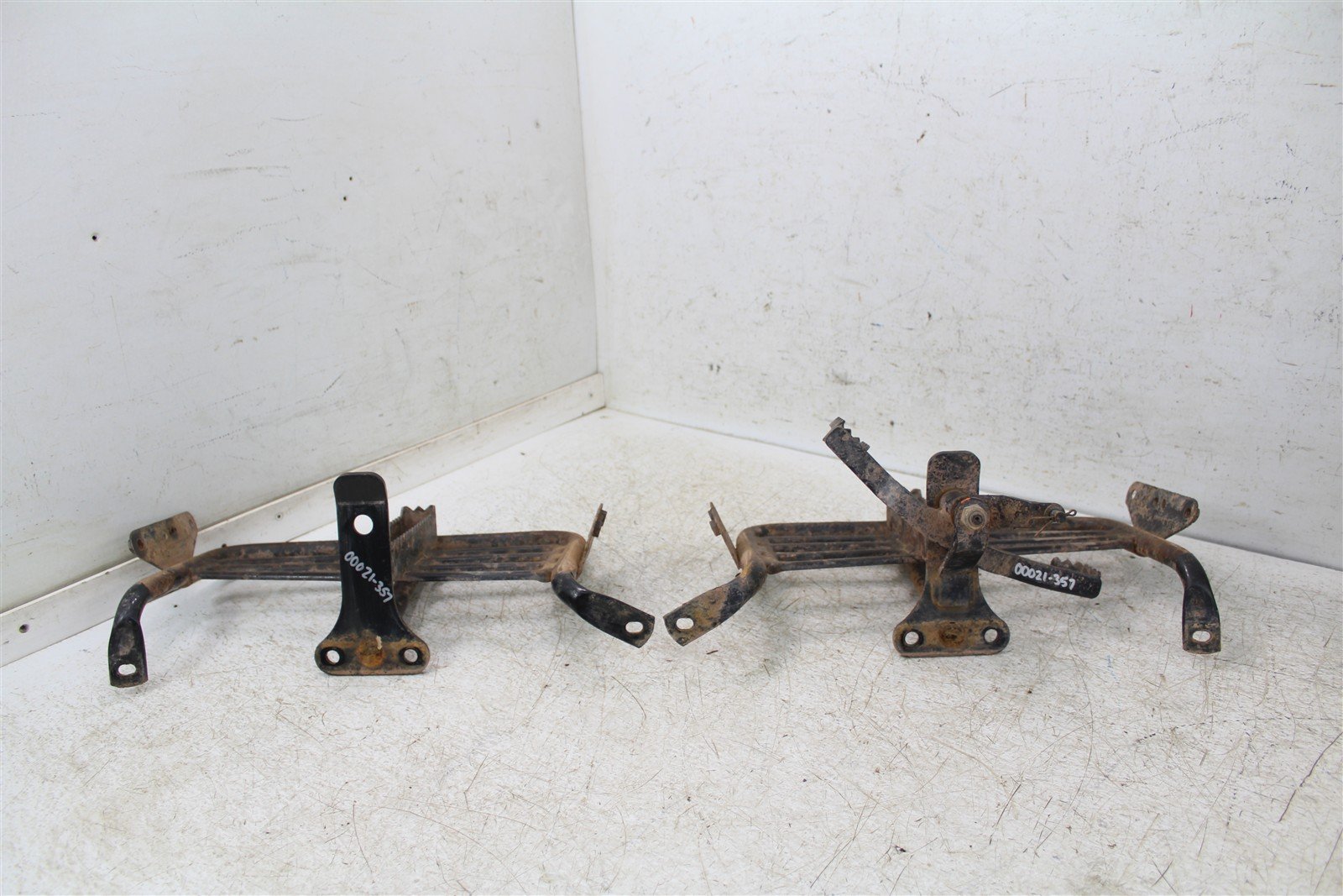 2001 Arctic Cat 250 2x4 Foot Pegs Rests Set w/ Shifter Left Right 00021