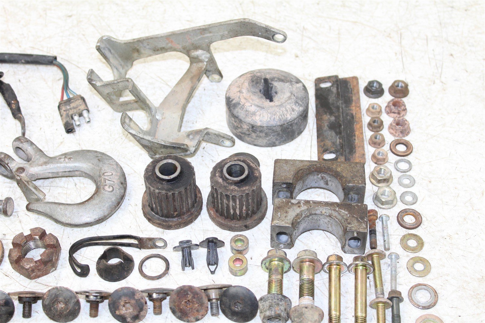 2001 Arctic Cat 250 2x4 Chassis Bolt Kit Hardware Wire Mount Bracket 00021