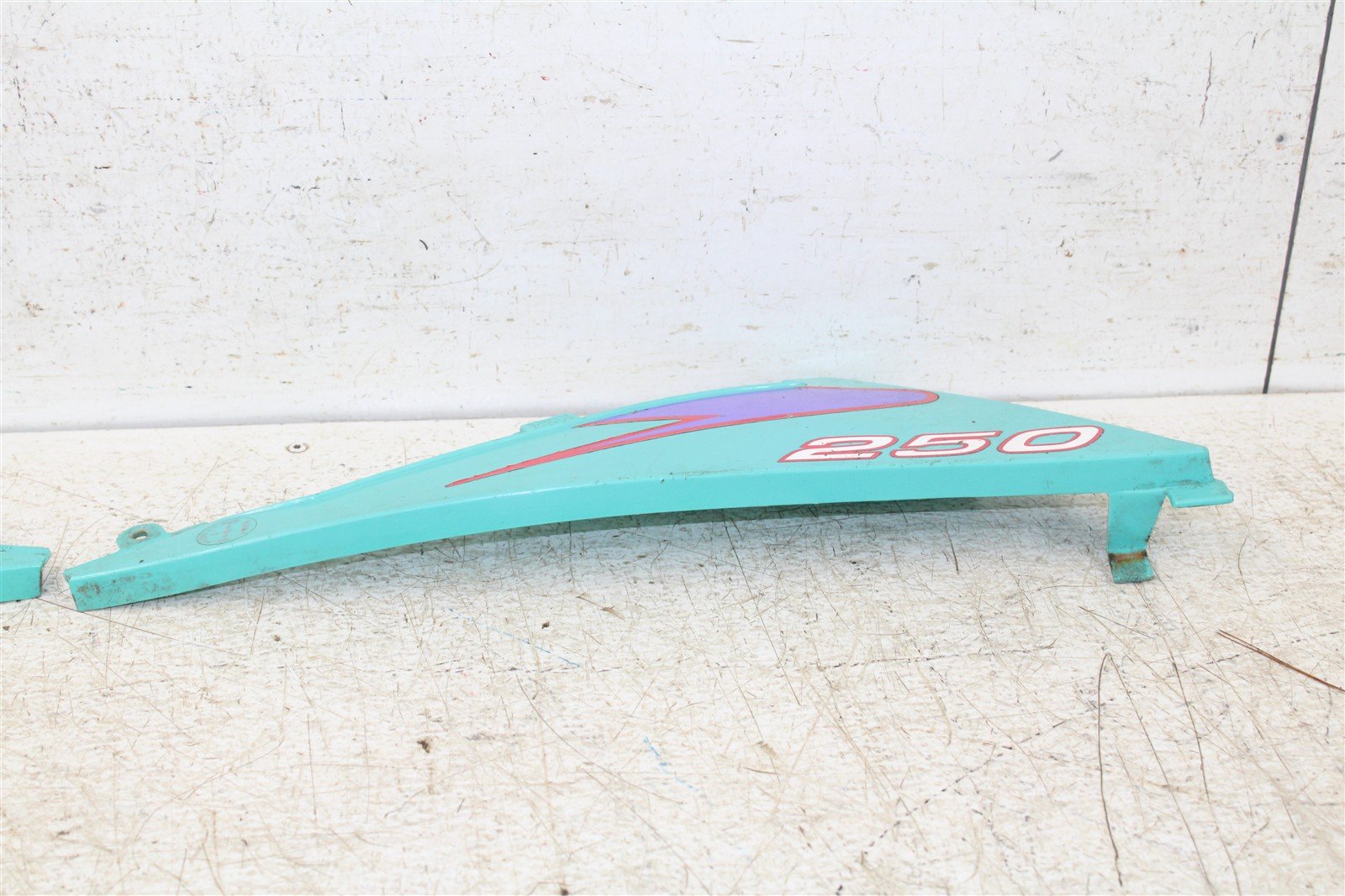 1990 Polaris Trail Boss 250 4x4 Gas Tank Shrouds Fenders Left Right 34141