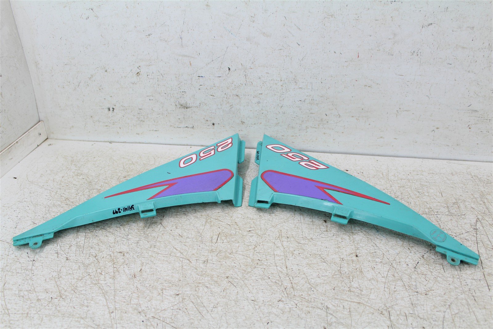 1990 Polaris Trail Boss 250 4x4 Gas Tank Shrouds Fenders Left Right 34141