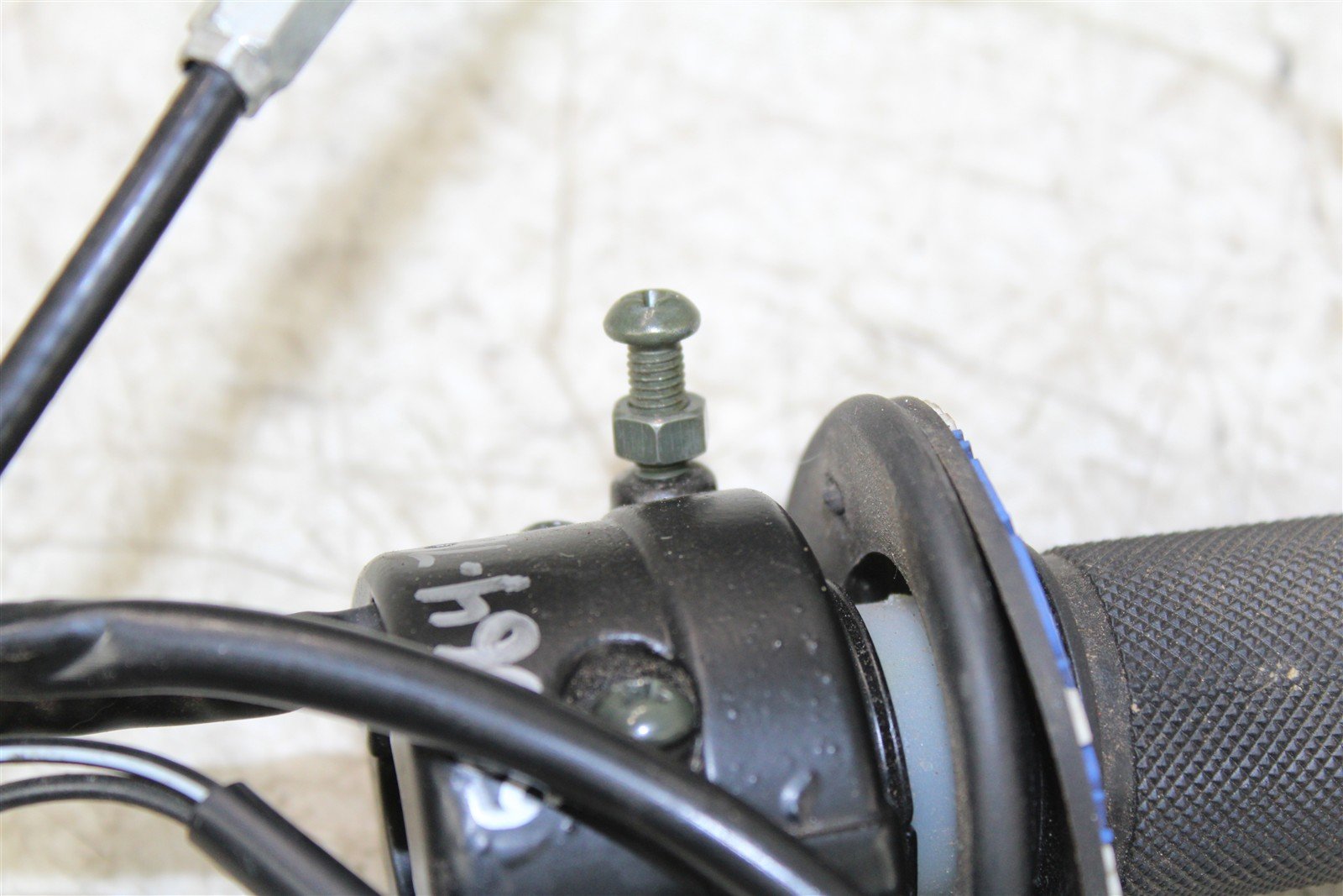 1993 Yamaha PW 80 Throttle Housing Tube w/ Cable Right Handle Switch 55064