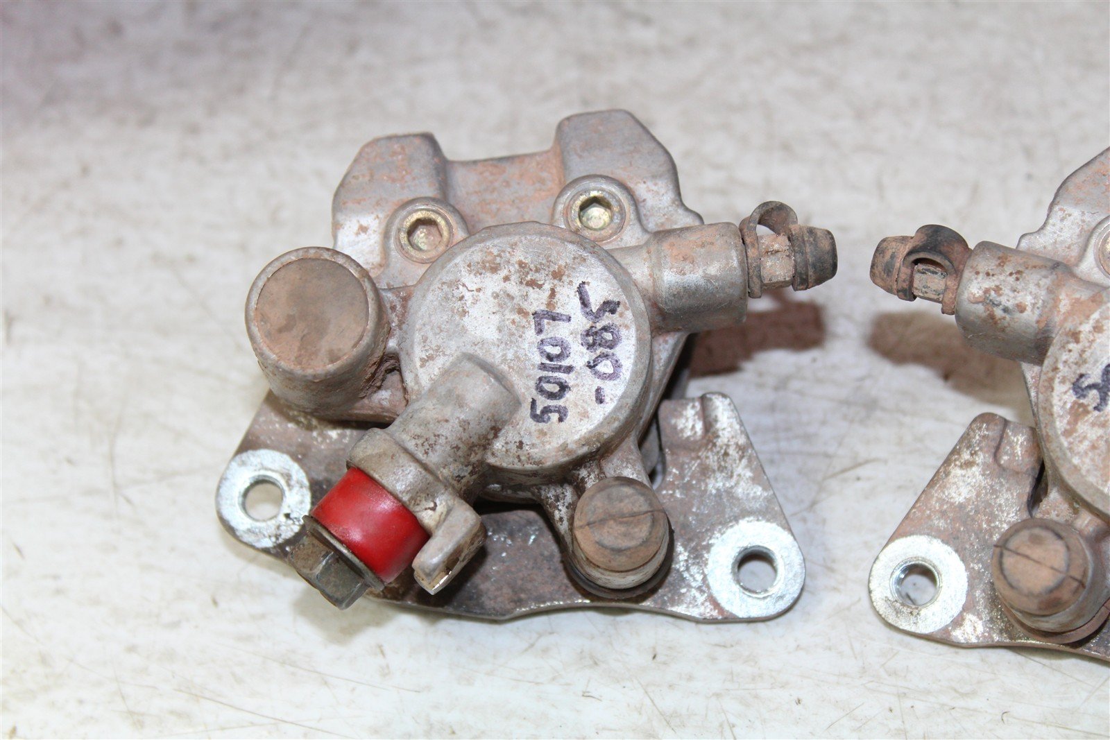 1999 Yamaha Grizzly 600 4x4 Front Brake Calipers Set Left Right 50107