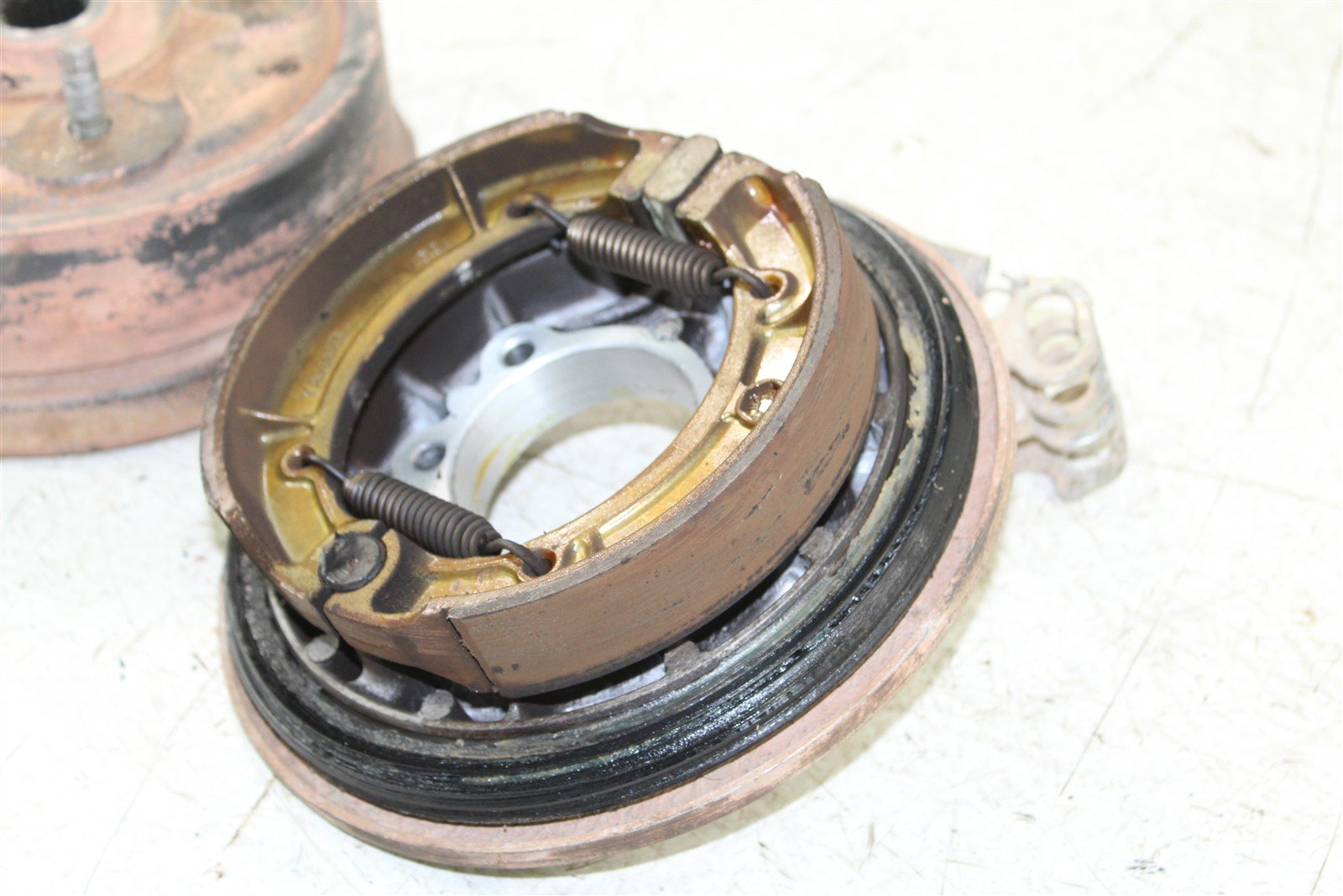 1999 Yamaha Grizzly 600 4x4 Rear Brake Drum Backing Plate Panel Hub 50107