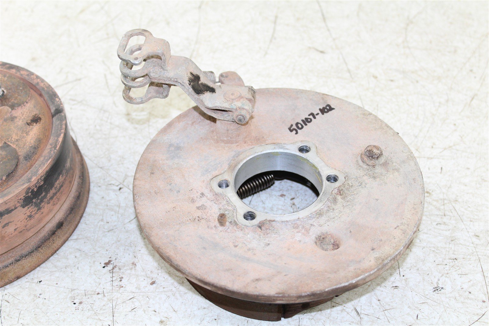 1999 Yamaha Grizzly 600 4x4 Rear Brake Drum Backing Plate Panel Hub 50107