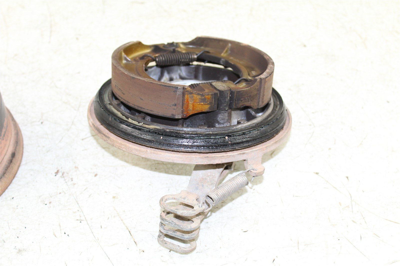 1999 Yamaha Grizzly 600 4x4 Rear Brake Drum Backing Plate Panel Hub 50107