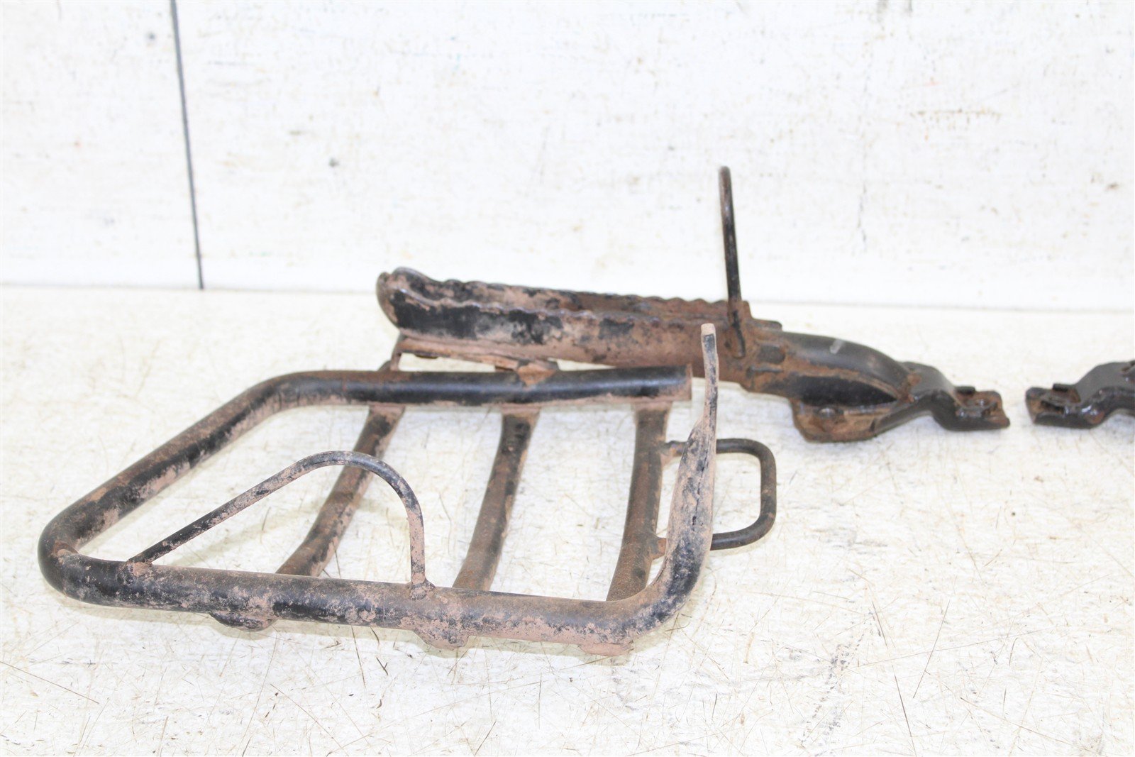 1998 Kawasaki Bayou 220 Foot Pegs Rests Set Left Right 24053