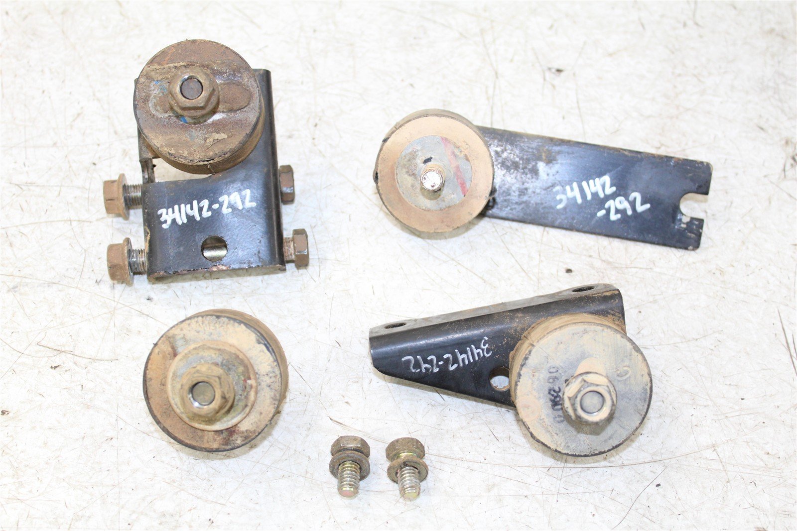 2001 Polaris Sportsman 400 4x4 Engine Isolator Mounts Motor Brackets 34142