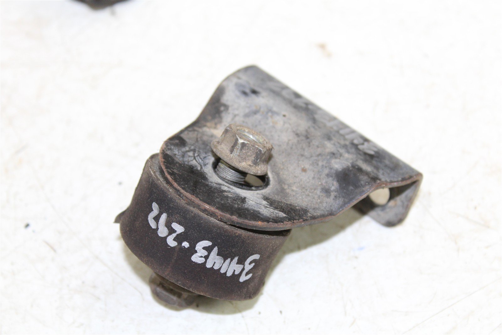 2002 Polaris Magnum 325 4x4 Engine Isolator Mounts Motor Brackets 34143