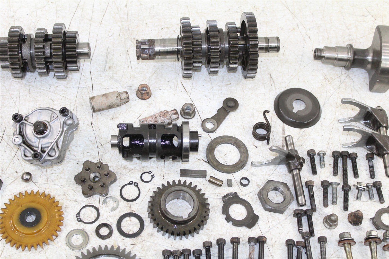 1985 Yamaha XT 600 Transmission Gears Shaft Shift Forks Drum Oil Pump 55065