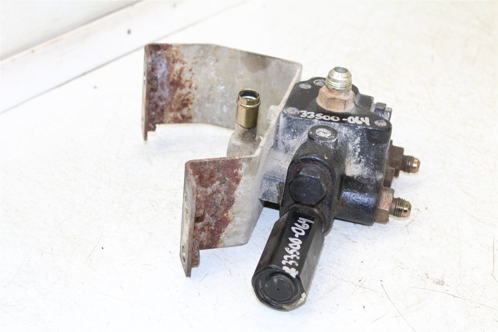2007 Kubota RTV 1100 Hydraulic Auxiliary Valve 33500