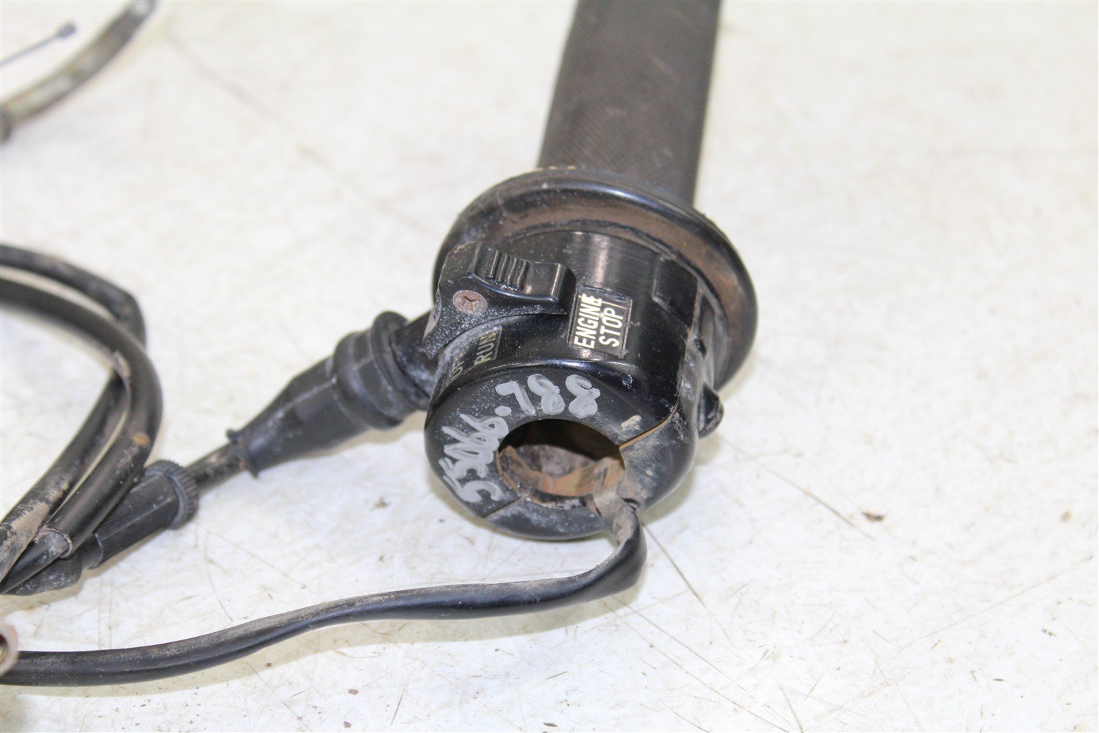 1996 Yamaha PW 80 Throttle Housing Tube w/ Cable Right Handle Switch 55066