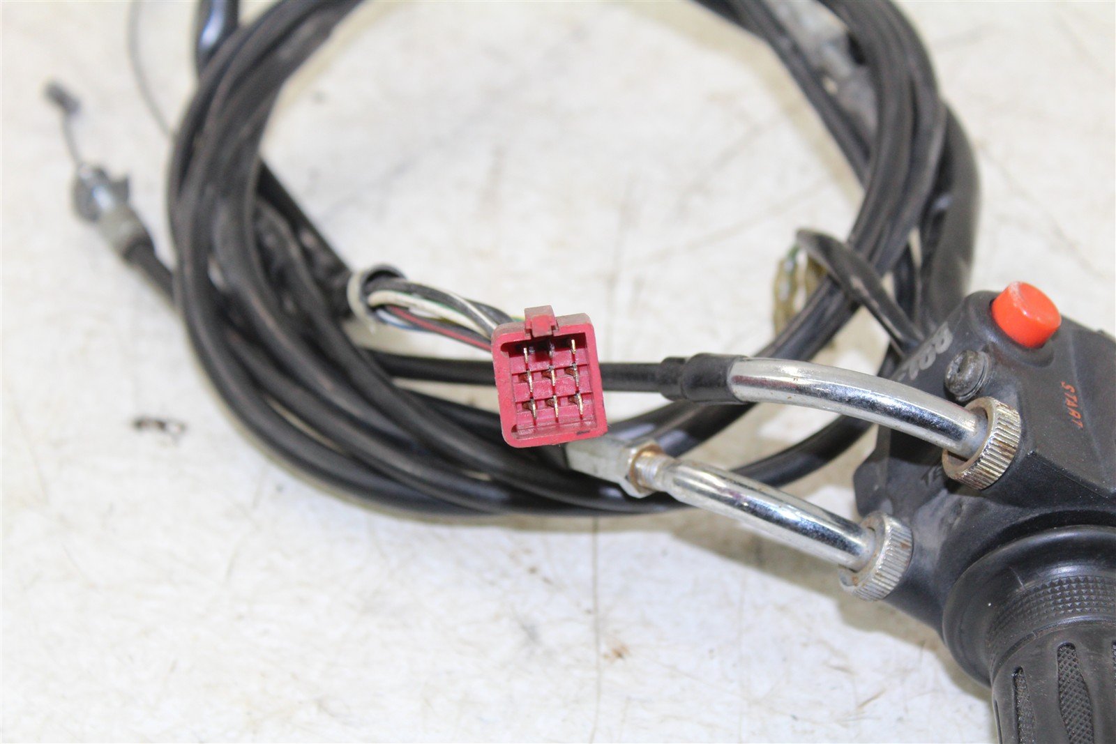 1983 Honda Goldwing Interstate GL 1100 Throttle Housing w/ Cables R Switch 15076