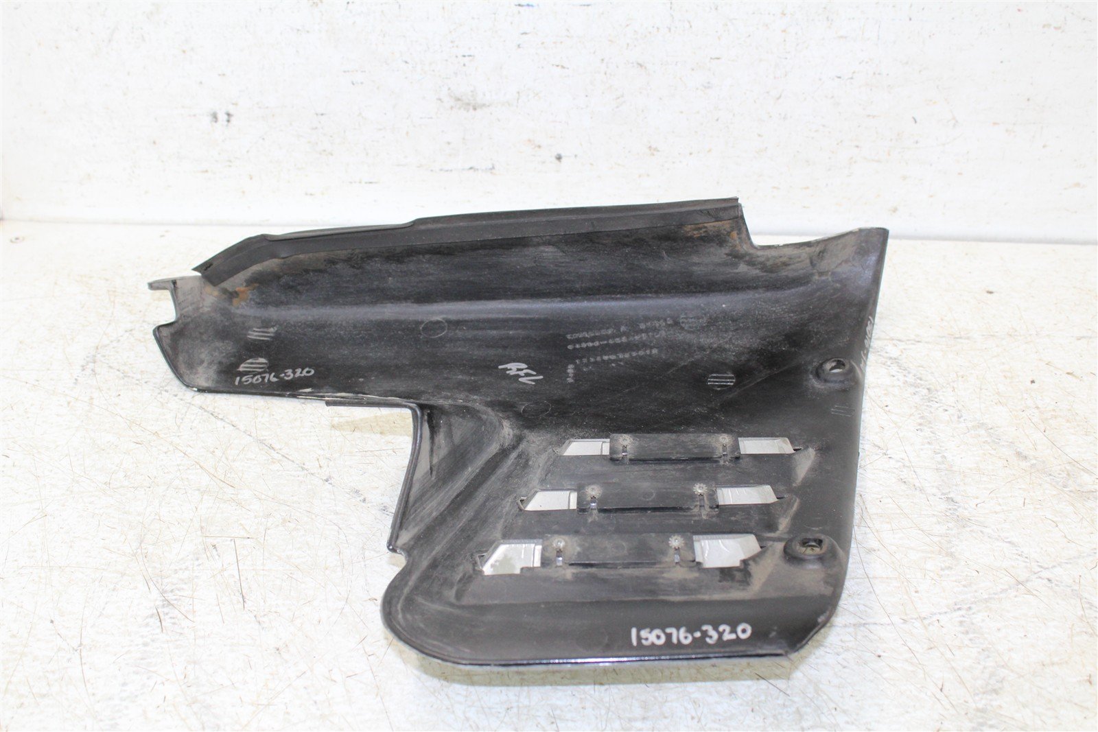 1983 Honda Goldwing Interstate GL 1100 Front Left Plastic Shroud Cowl 15076