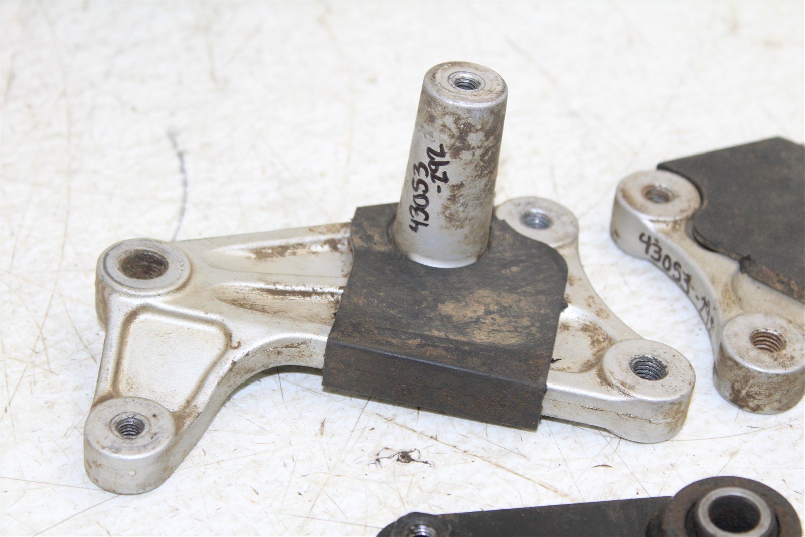 2006 Suzuki LTR 450 Engine Mounts Motor Brackets 43053