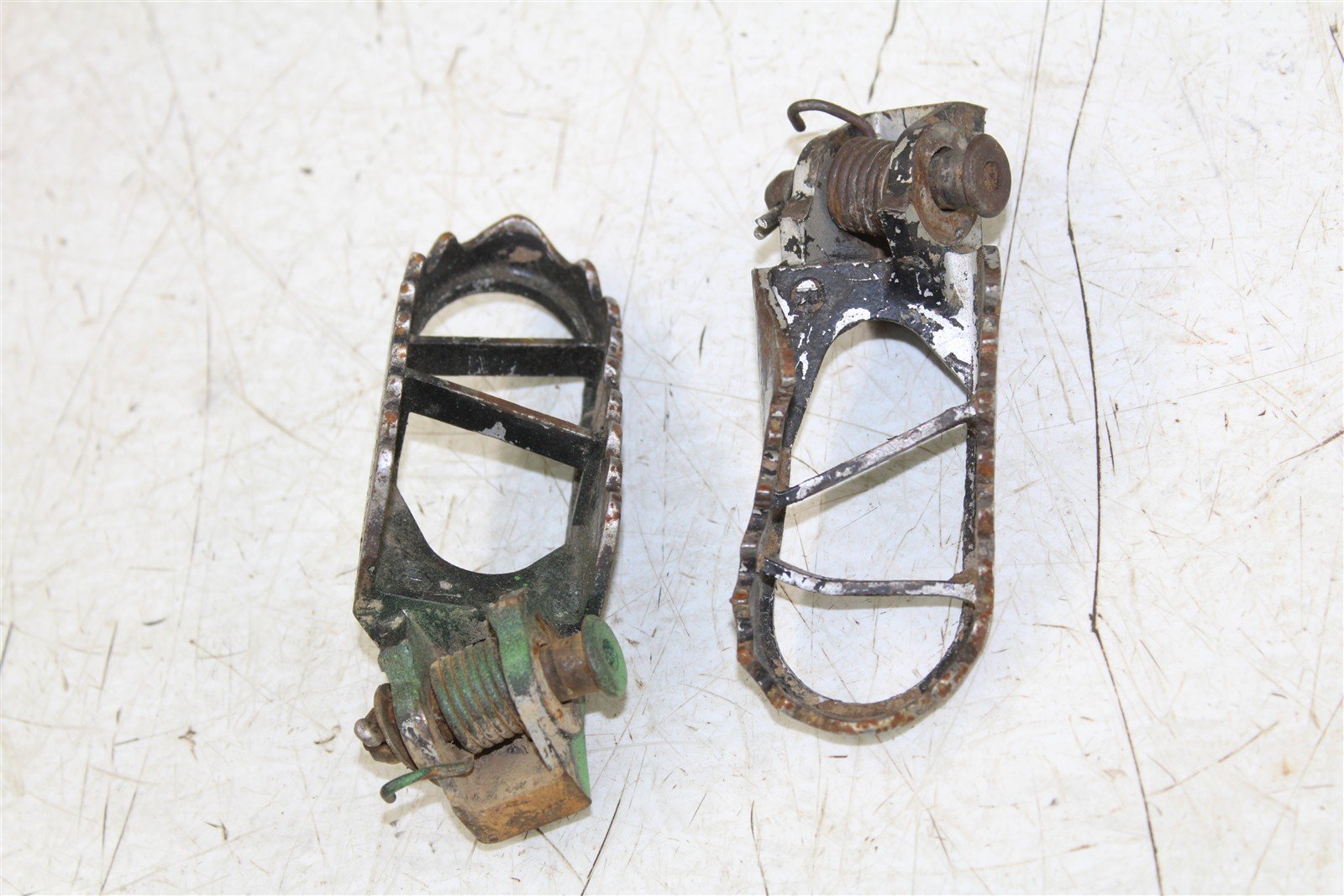 2003 Kawasaki KX 85 Foot Pegs Set Hardware Springs Rests 27036