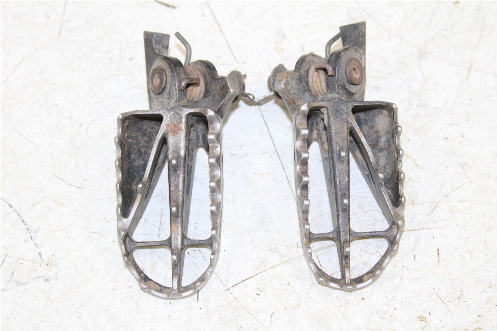 2005 Honda CRF 450R Foot Pegs Set Hardware Springs Rests 15077