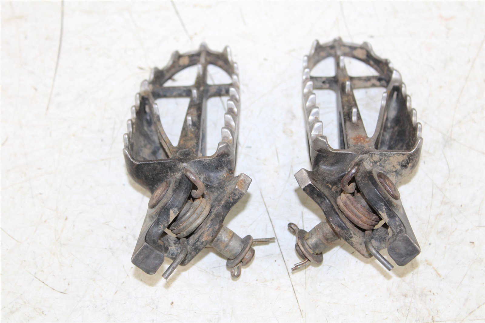 2005 Honda CRF 450R Foot Pegs Set Hardware Springs Rests 15077