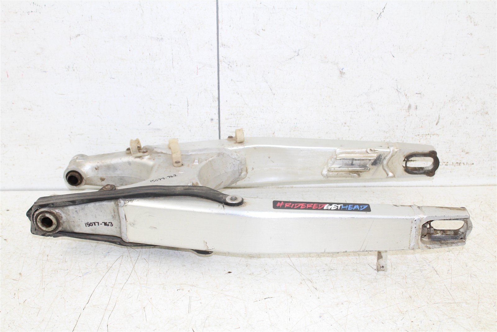 2005 Honda CRF 450R Swingarm Swing Arm 15077